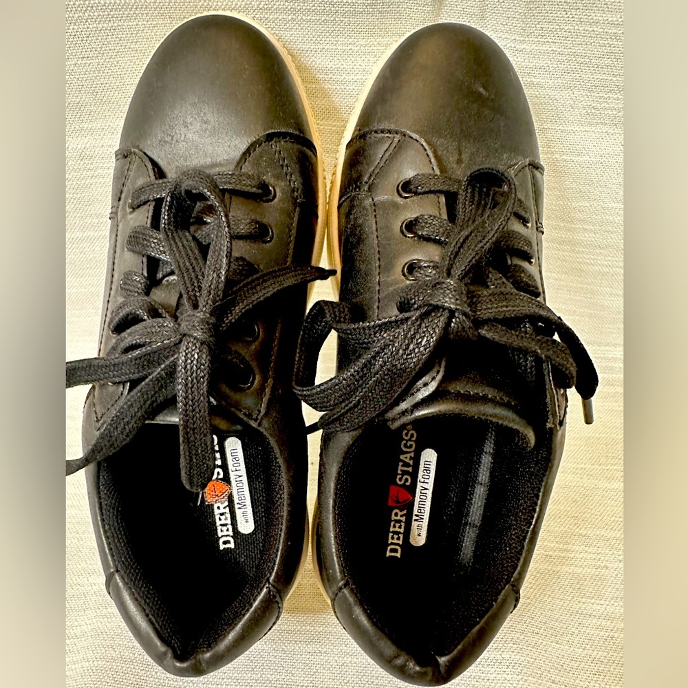 Women’s Deer Stags sneakers size 5M, gently used